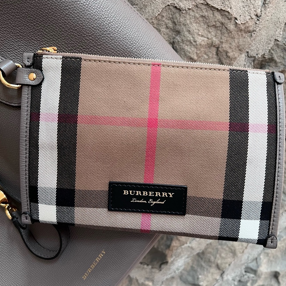 EUC Burberry Honeybrook Derby Tote Bag, wristlet & dustbag. - Picture 7 of 16